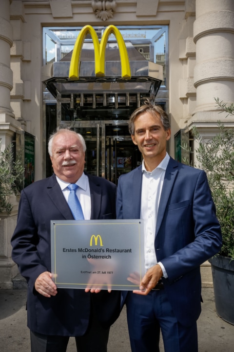 Dr. Michael Häupl, Bürgermeister von Wien, und Andreas Schmidlechner, Managing Director von McDonald’s Österreich