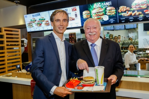 Dr. Michael Häupl, Bürgermeister von Wien, und Andreas Schmidlechner, Managing Director von McDonald’s Österreich