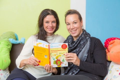Sonja Klima, Präsidentin der Ronald McDonald Kinderhilfe, (l.) und Karin Dopplinger, eine ehrenamtliche Mitarbeiterin im Kinderhilfe Haus in Wien