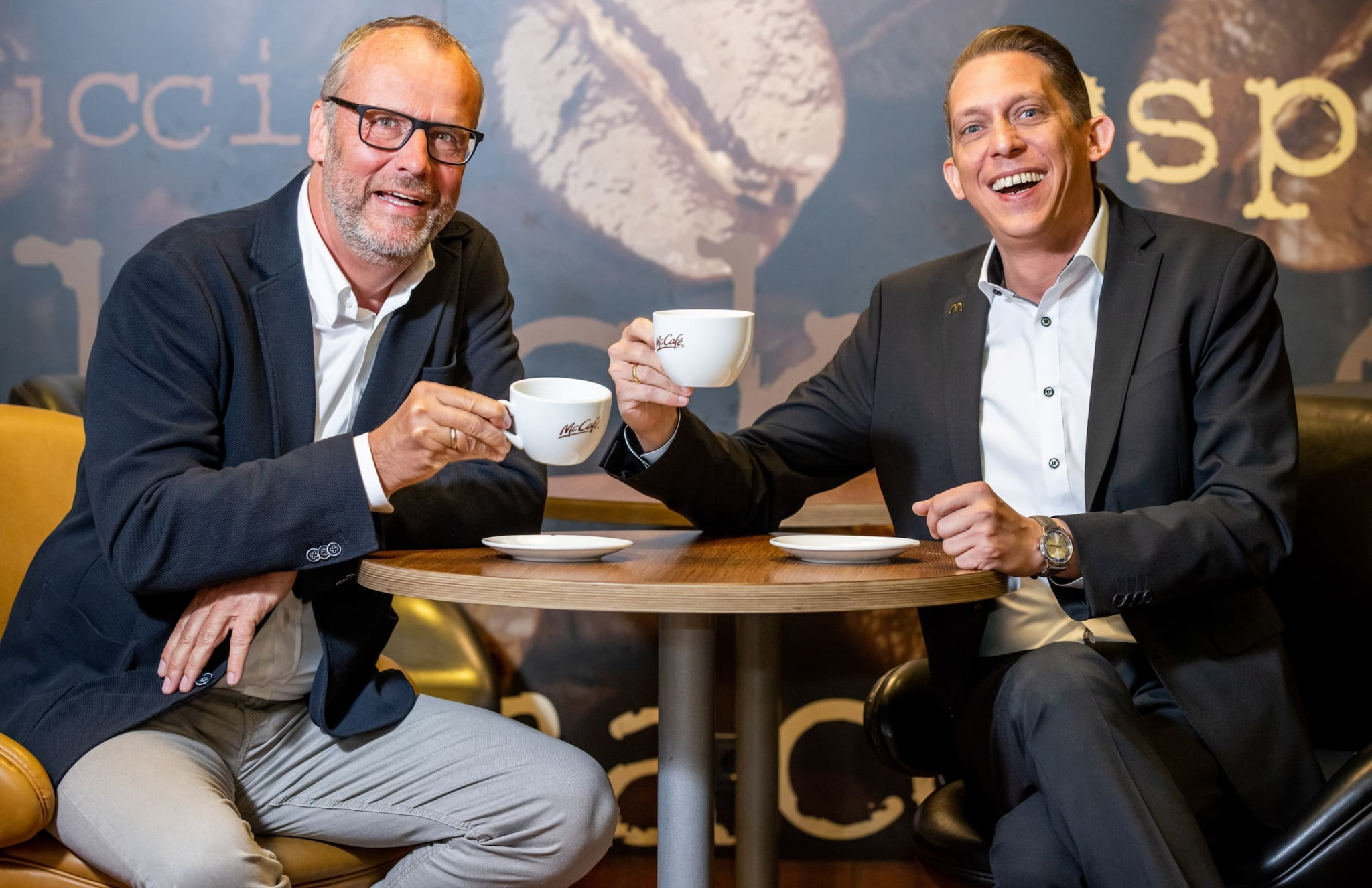 Harald Marschalek (rechts) übernimmt die McDonald’s Restaurants am Wiener Hauptbahnhof und am Südtiroler Platz von Thomas Eckwolf.