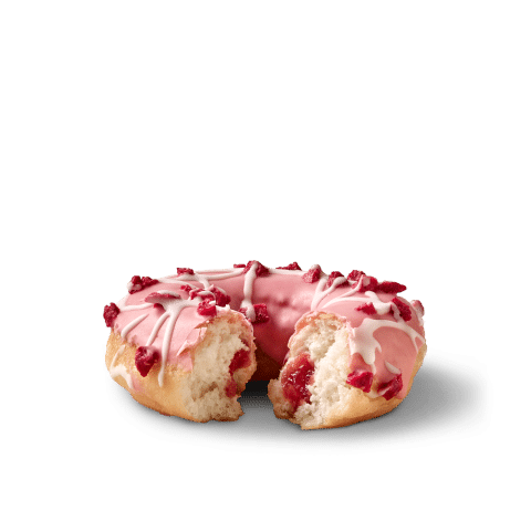 Ein köstlicher Donut mit Erdbeerglasur und Stückchen, der halbiert ist, um die Füllung zu zeigen.
