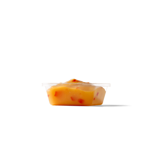 Schälchen mit gelber Marmelade, angereichert mit roten Stücken.