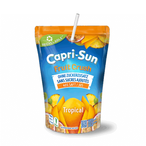 Capri-Sun Fruit Crush Tropical im recyclebaren Beutel, ohne Zuckerzusatz.