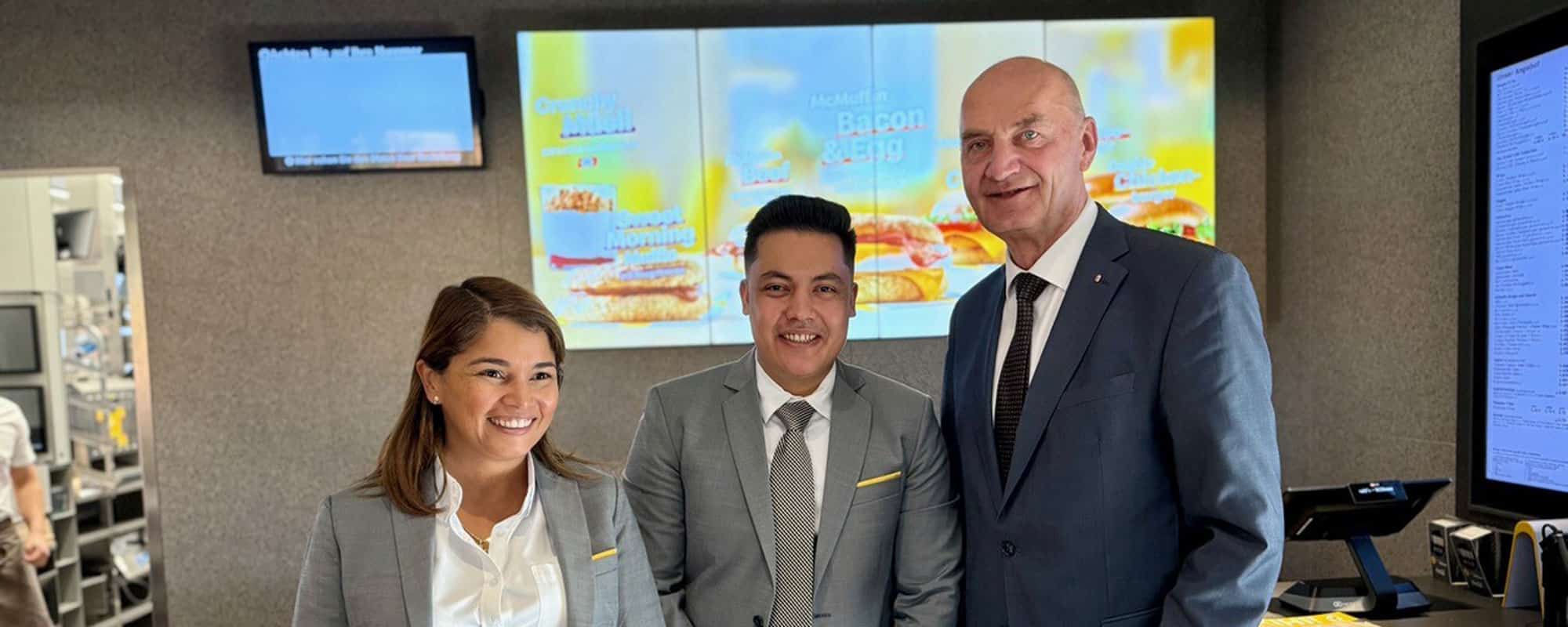 Feyzi Lotfollah mit Christian Dörfel und Carolina Mendez